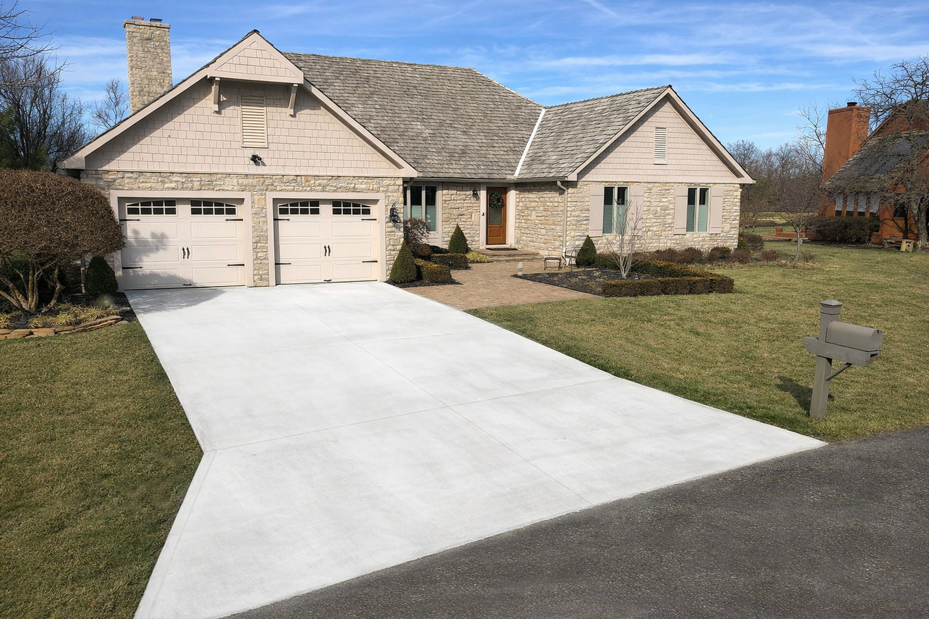 Concrete driveway building in Lowell, MA